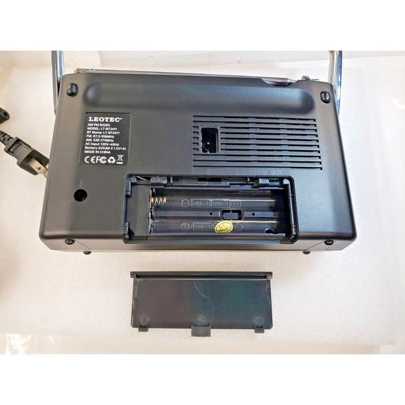 Portable AM FM Radio. Battery Operated or AC Power. BIG. Bluetooth / Audio Jack - Picture 15 of 16